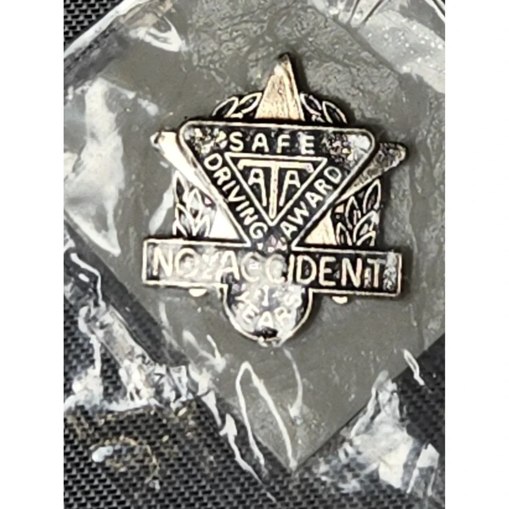Vtg ATA Safe Driving Award Pin 11 Years No Accident American Trucking Lapel Badg